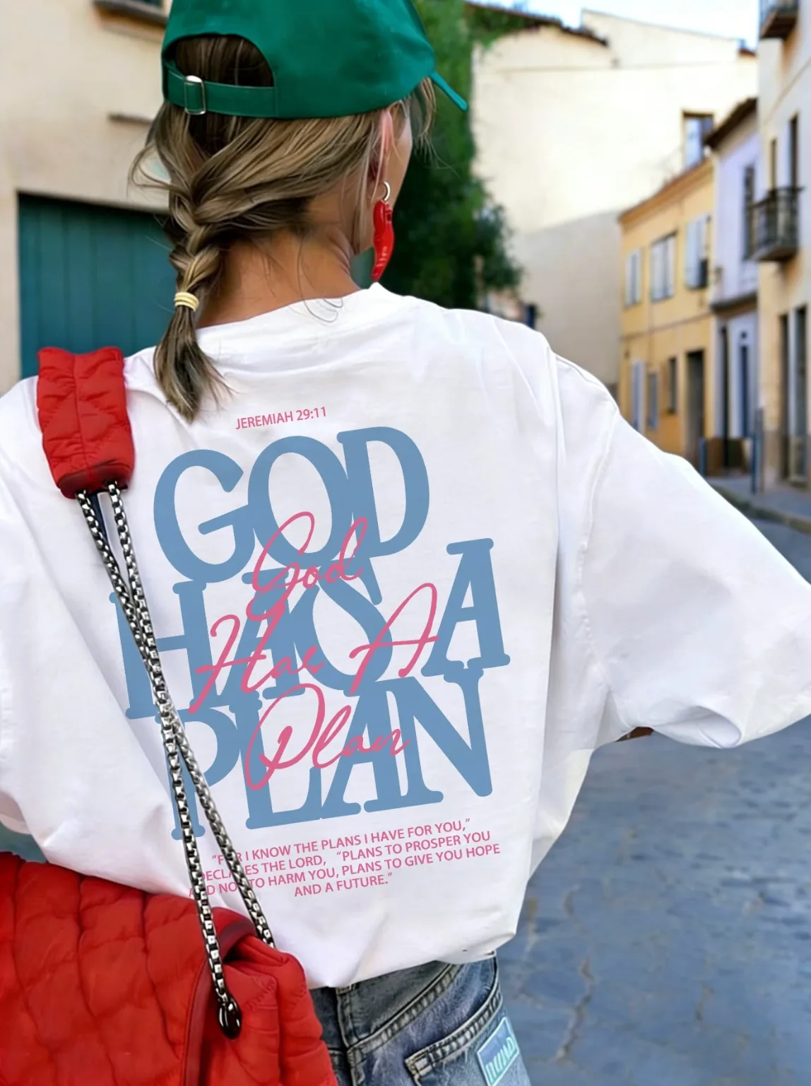 Remera oversize estampada "God Has"
